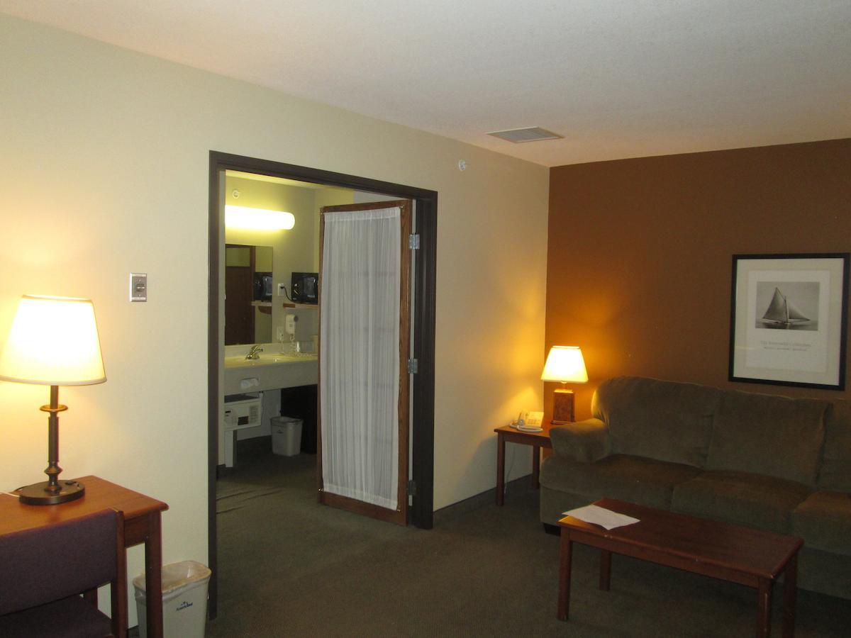 Americinn By Wyndham Charlevoix Exterior foto